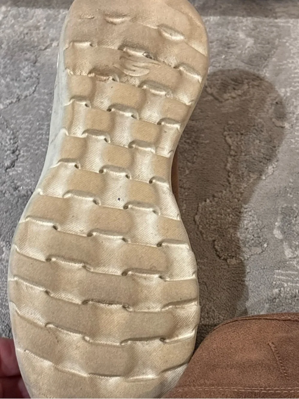 Skechers Brown Suede Slip-On Winter Boots with White Sole women’s size 6.5